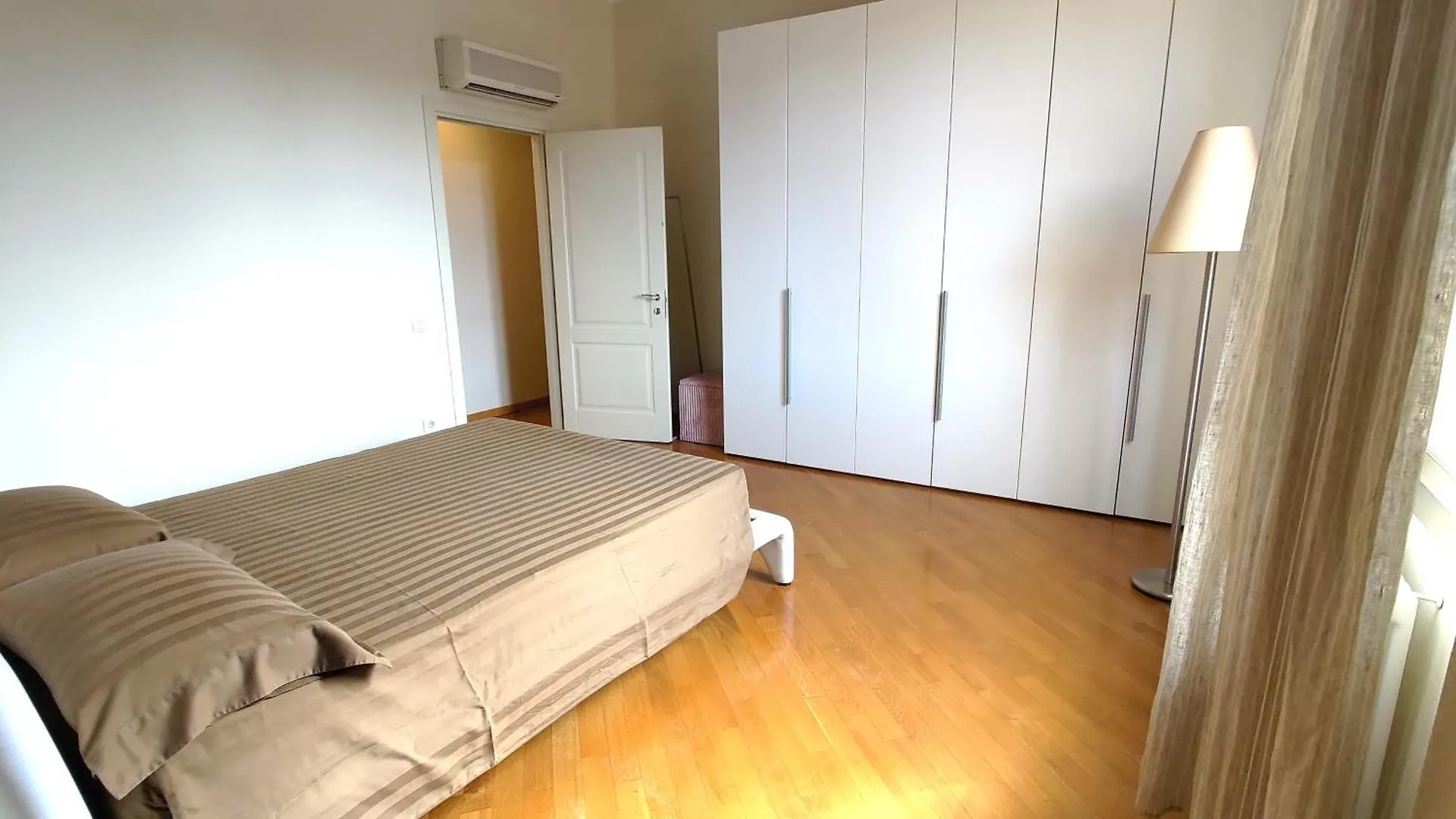 Pompeo Apartment Bologna 0*,